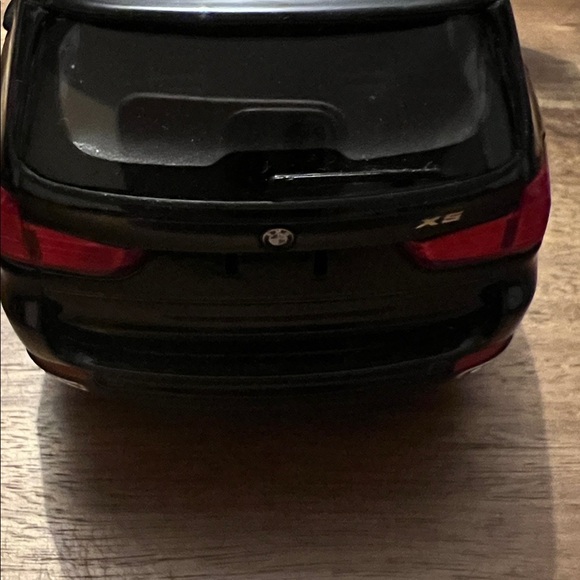 BMW X5 Diecast Metal Car by Welly Excite - Picture 6 of 10